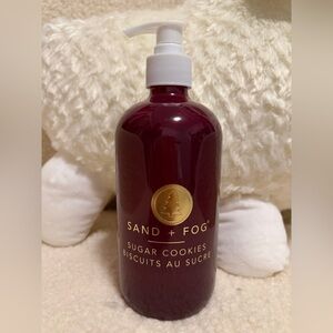 849. Sand+Fog Sugar Cookies Scented Body Wash - Burgundy